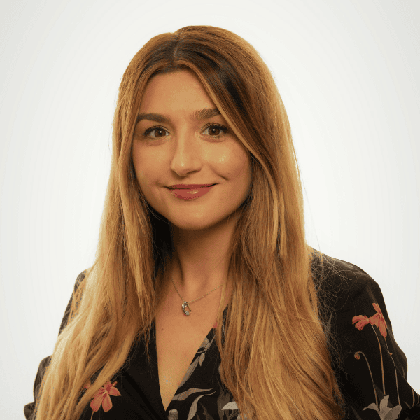 Headshot of Aura Radu