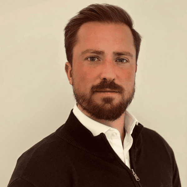 Headshot of Daniel Lovett