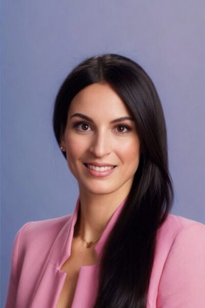 Headshot of Maria Long.