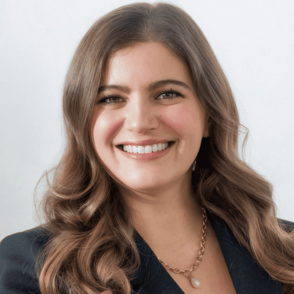 Headshot of Caroline Thee