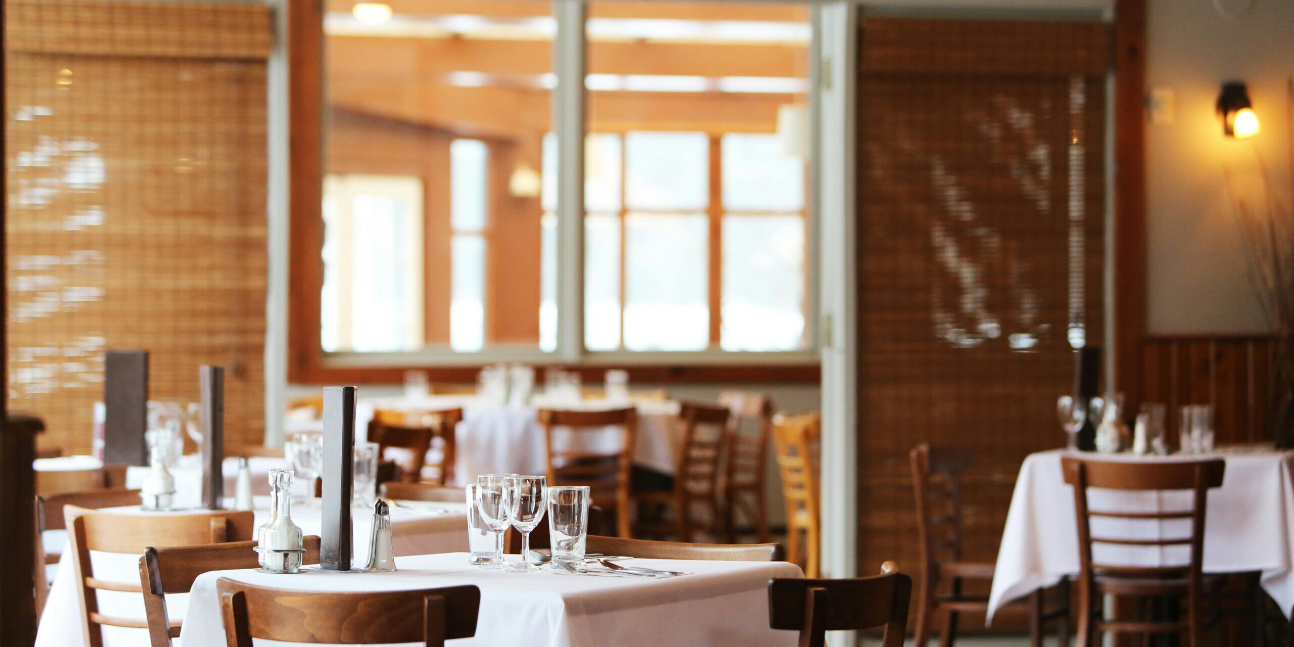 pexels-life-of-pix-67468 Image of a restaurant dining area.